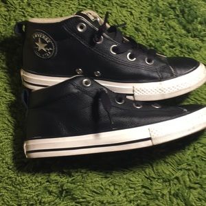 3.5 like new high tip converse sneakers